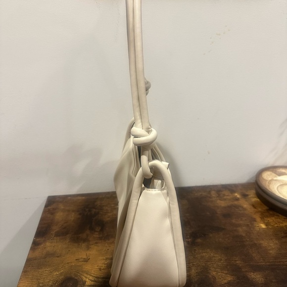 Off white shoulder bag - Picture 4 of 9